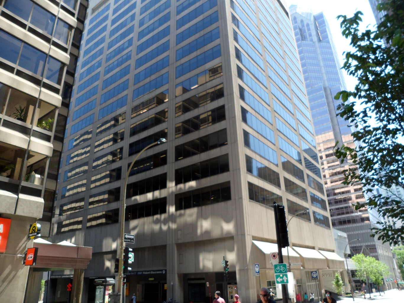 Regus - 2001 Robert-Bourassa